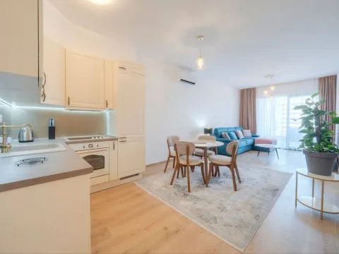 Izdavanje, jednosoban stan, 56m², Centar, Budva - image 2