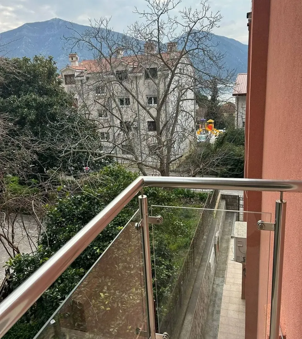 Rent, one bedroom apartment, 36m², Dobrota, Kotor