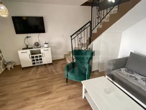 Rent, house, 80m², Tivat, Crna Gora - image 1