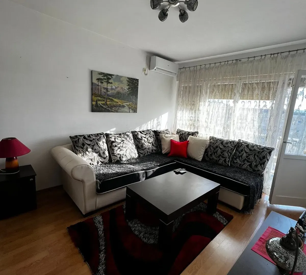 Izdavanje, dvosoban stan, 70m², Centar, Tivat