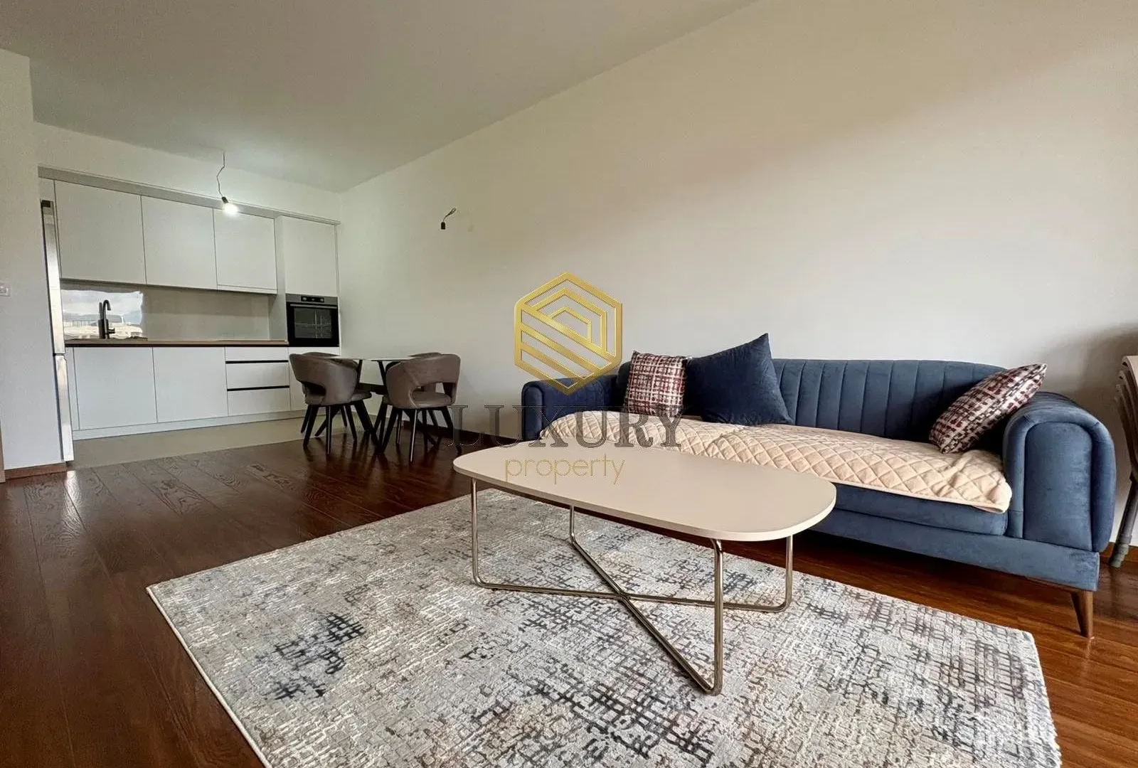 Izdavanje, dvosoban stan, 75m², Master Kvart, Podgorica