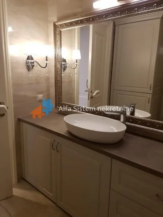 Izdavanje, stan, 215m², Savski Venac, Beograd