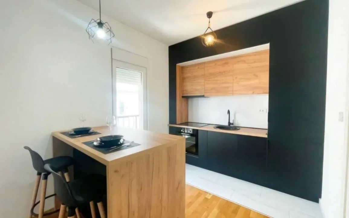 Izdavanje, jednosoban stan, 50m², Stari Aerodrom, Podgorica