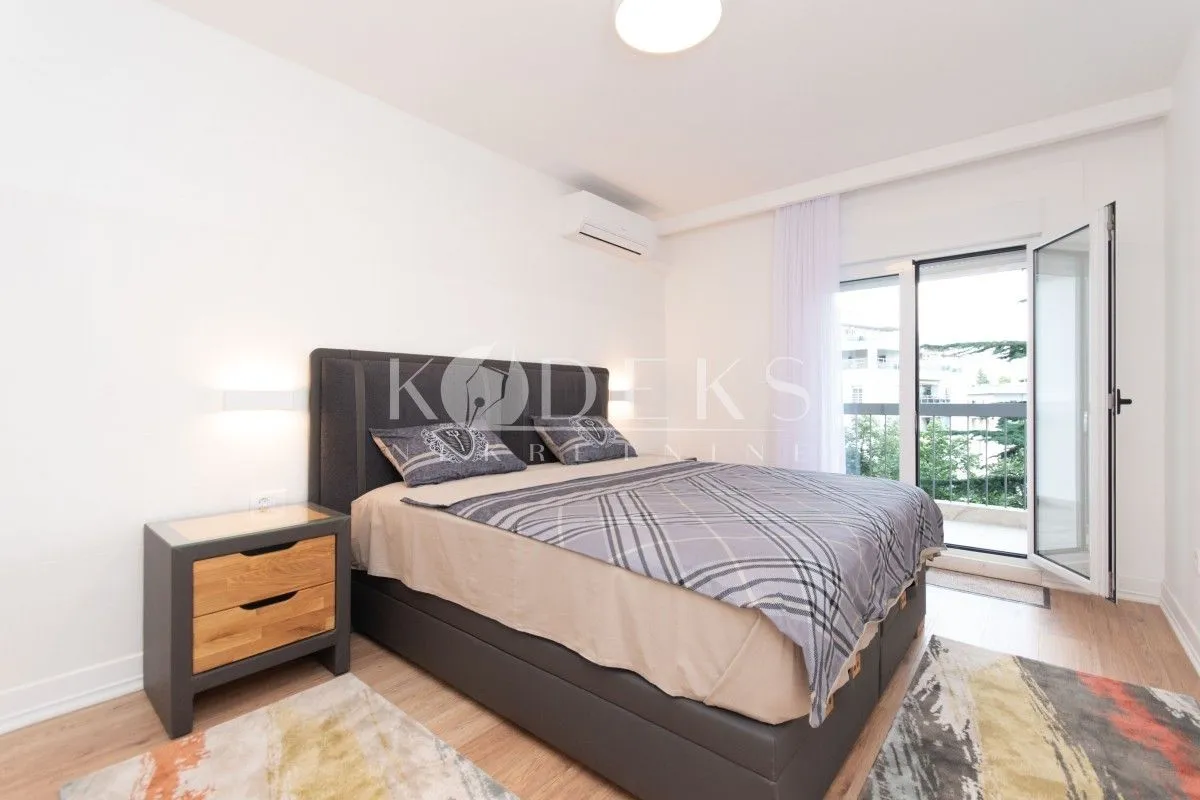 Izdavanje, dvosoban stan, 76m², Centar, Podgorica