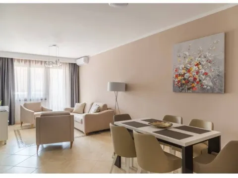 Prodaja, jednosoban stan, 58m², Bečići, Budva - image 1