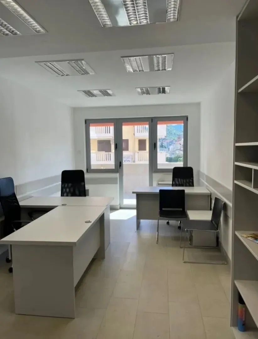 Rent, office space, 53m², Mainski Put, Budva