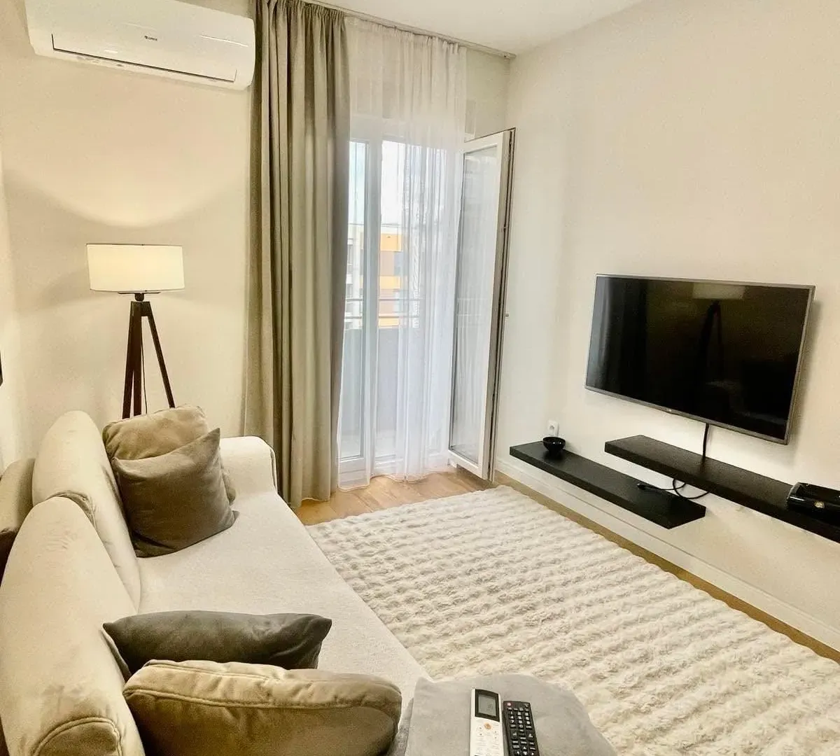 Izdavanje, jednosoban stan, 40m², Central Point, Podgorica