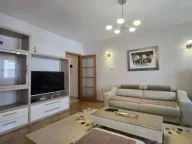 Izdavanje, četvorosoban stan, 82m², Blok 6, Podgorica