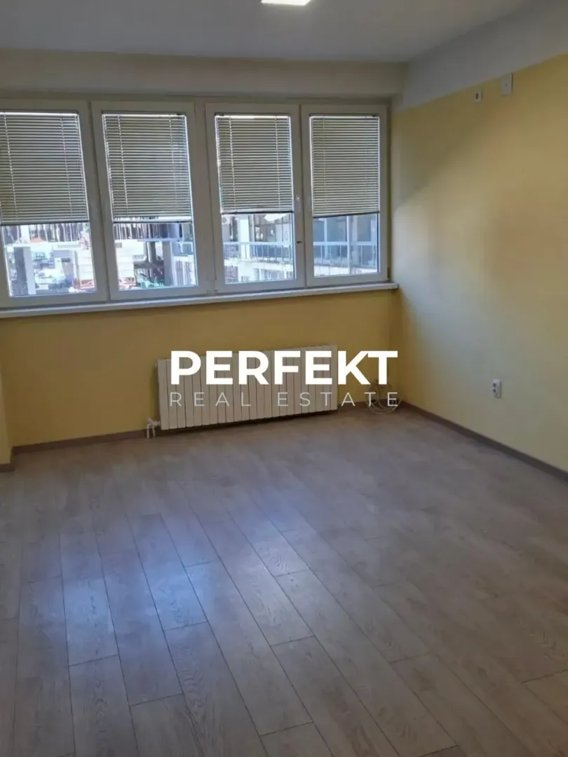Izdavanje, poslovni prostor, 49m², Centar, Pančevo
