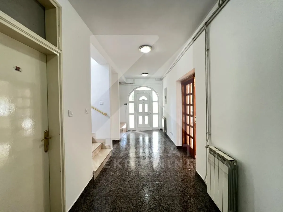 Rent, house, 220m², Dahna, Podgorica