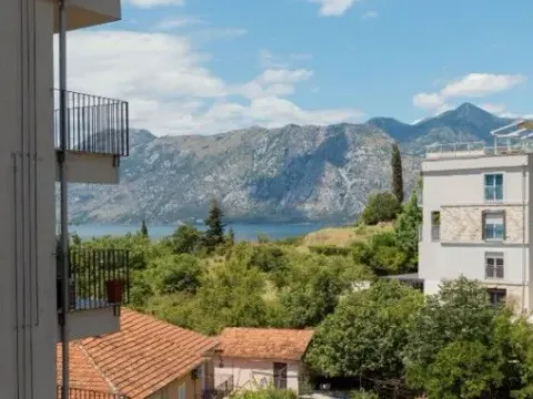 Rent, two bedroom apartment, 81m², Dobrota, Kotor - image 12