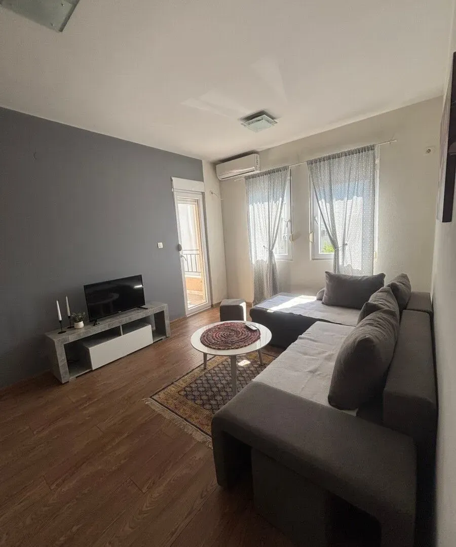 Izdavanje, dvosoban stan, 74m², City Kvart, Podgorica