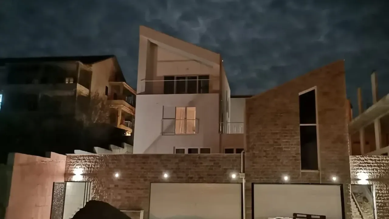 Prodaja, stan, 245m², Tivat, Crna Gora