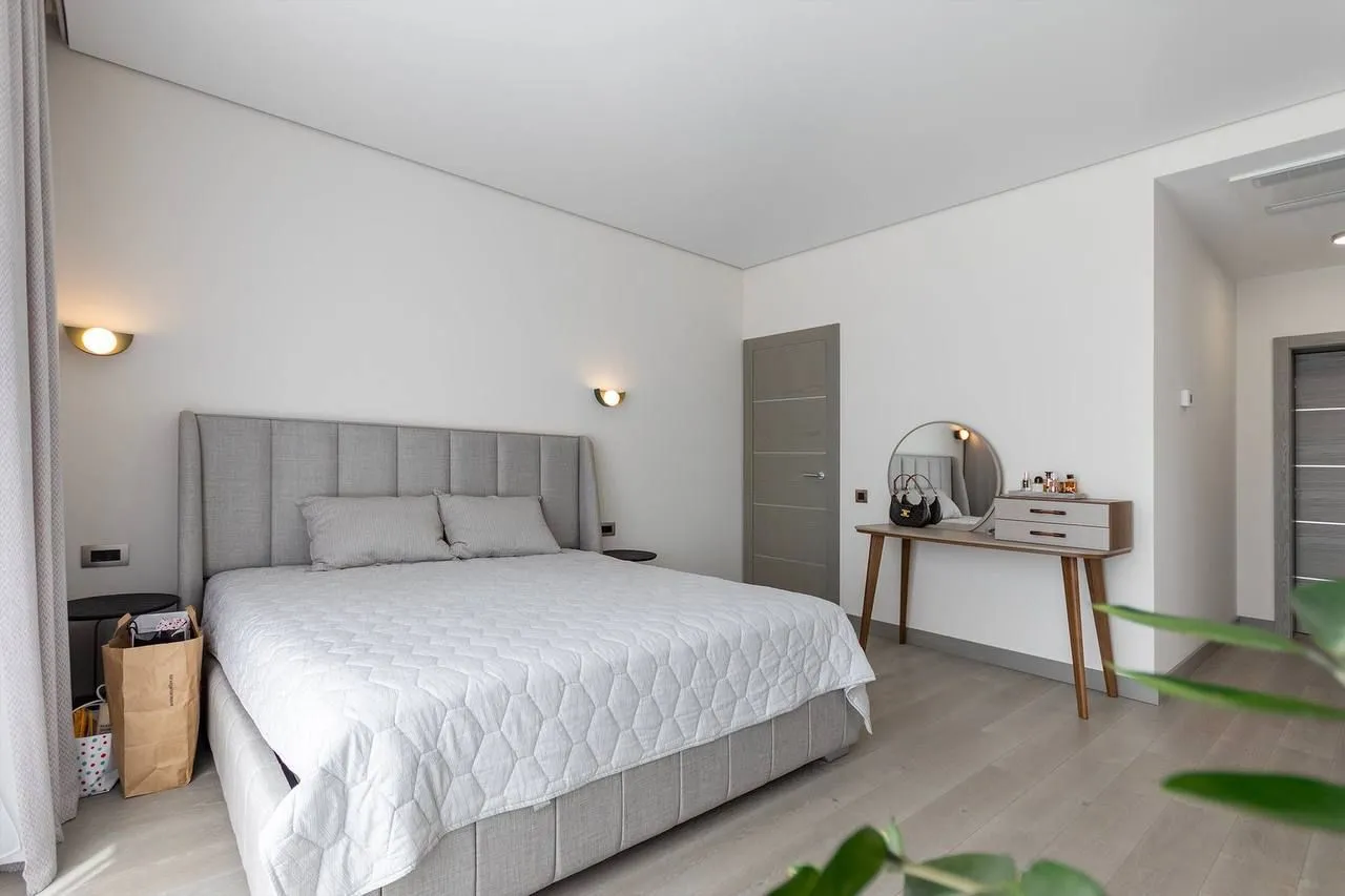 Sale, parking/garage, 400m², Bečići, Budva