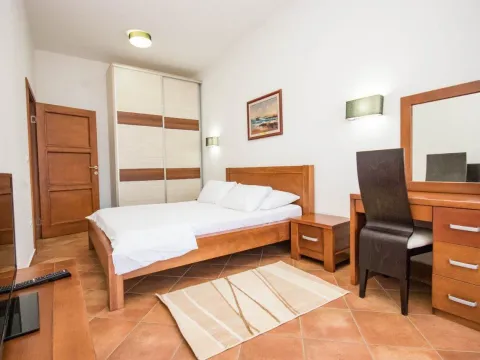 Rent, one bedroom apartment, 45m², Dobra Voda, Budva - image 2