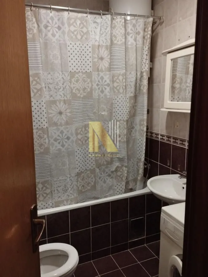 Izdavanje, dvosoban stan, 42m², Centar, Novi Sad