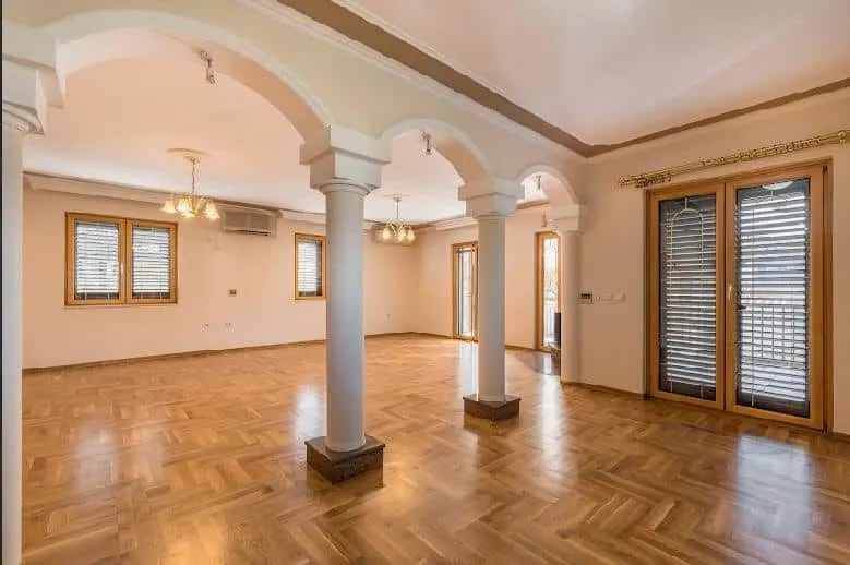 Izdavanje, kuća, 370m², Zabjelo, Podgorica