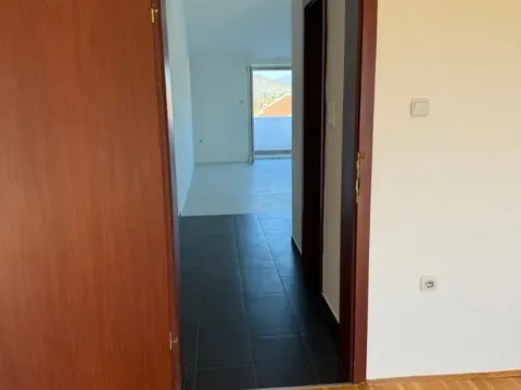 Izdavanje, jednosoban stan, 60m², Zagorič, Podgorica - image 5