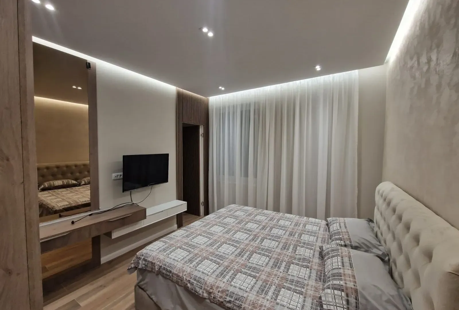 Izdavanje, dvosoban stan, 72m², Centar, Tivat