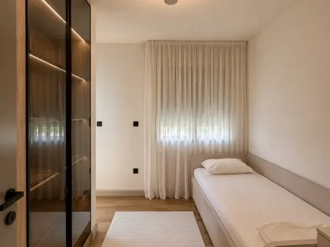 Rent, house, 290m², Stari Aerodrom, Podgorica - image 13