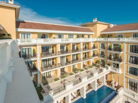 Sale, three bedroom apartment, 190m², Tivat, Crna Gora - image 16