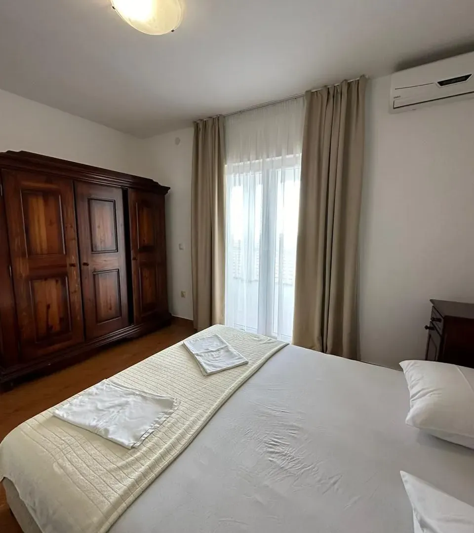 Rent, three bedroom apartment, 120m², Prijevor, Budva
