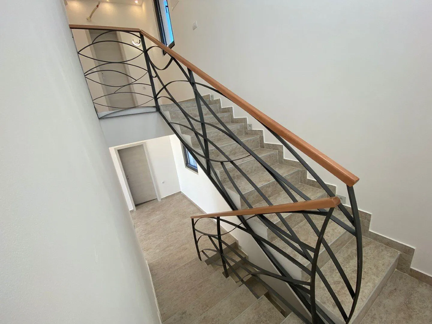 Sale, house, 365m², Utjeha, Bar