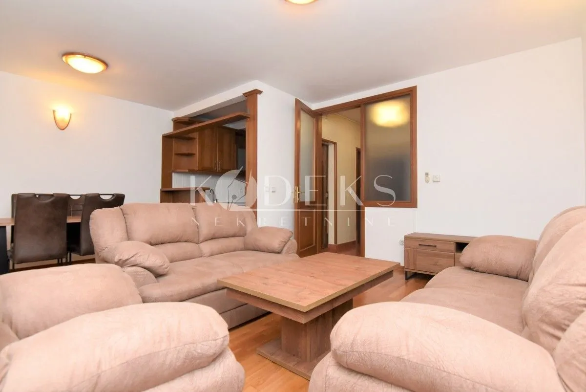 Izdavanje, dvosoban stan, 75m², Stara Varoš, Podgorica