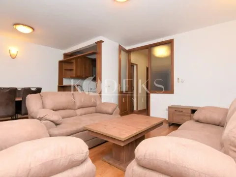 Izdavanje, dvosoban stan, 75m², Stara Varoš, Podgorica - image 10