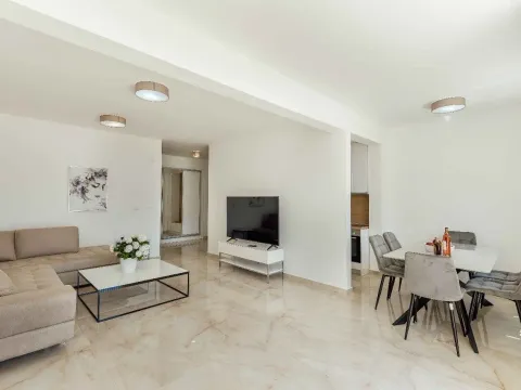 Sale, two bedroom apartment, 120m², Baošići, Herceg Novi - image 4