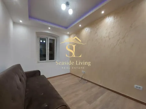 Izdavanje, jednosoban stan, 40m², Centar, Kotor - image 3