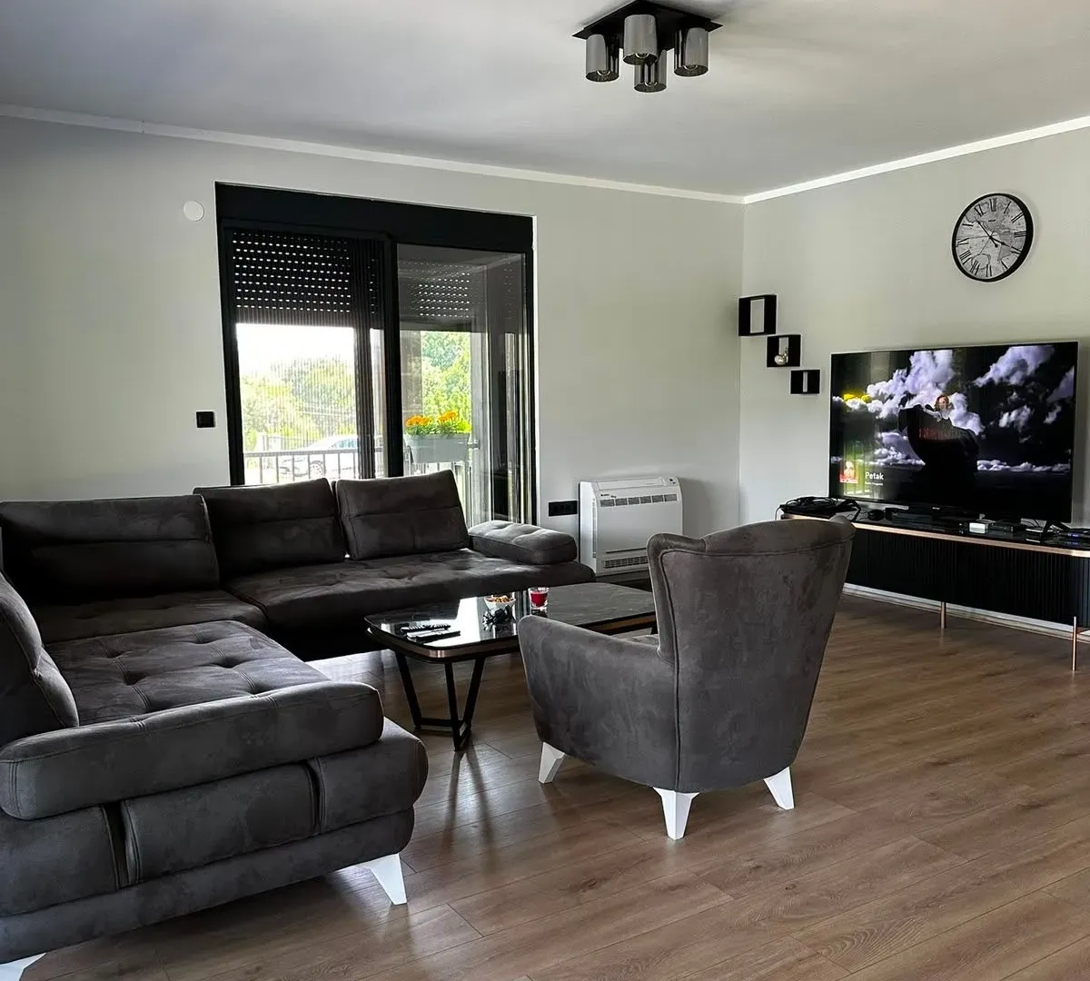 Rent, house, 160m², Pričelje, Podgorica