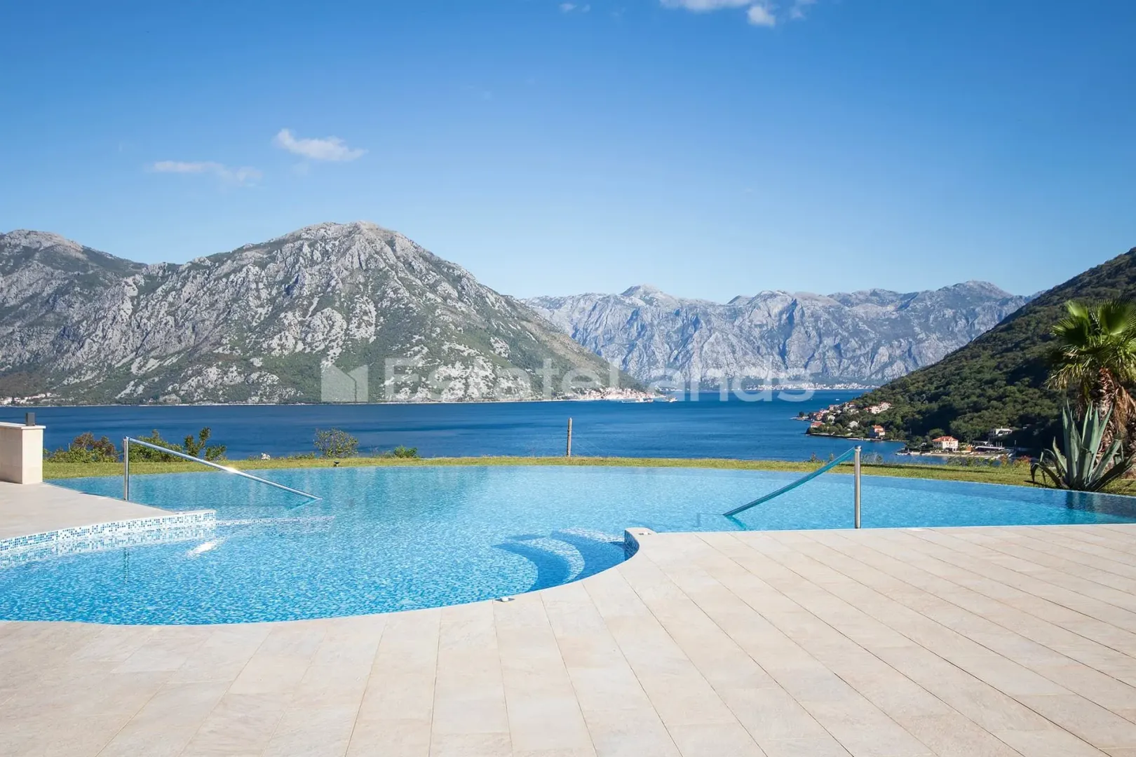 Prodaja, dvosoban stan, 84m², Morinj, Kotor
