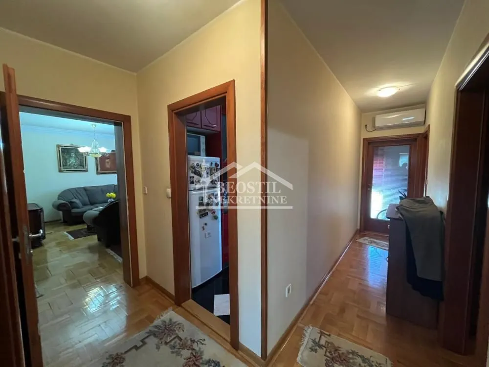 Prodaja, četvorosoban stan, 107m², Centar, Smederevo