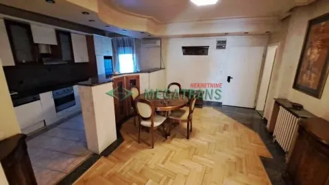 Dnevni boravak sa trpezarijom i otvorenom kuhinjom. - image 5