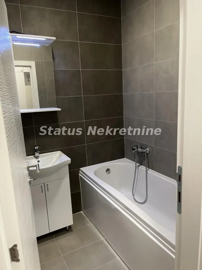 Izdavanje, dvosoban stan, 45m², Petrovaradin, Novi Sad