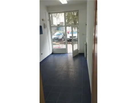 Izdavanje, poslovni prostor, 18m², Niš, Srbija - image 9