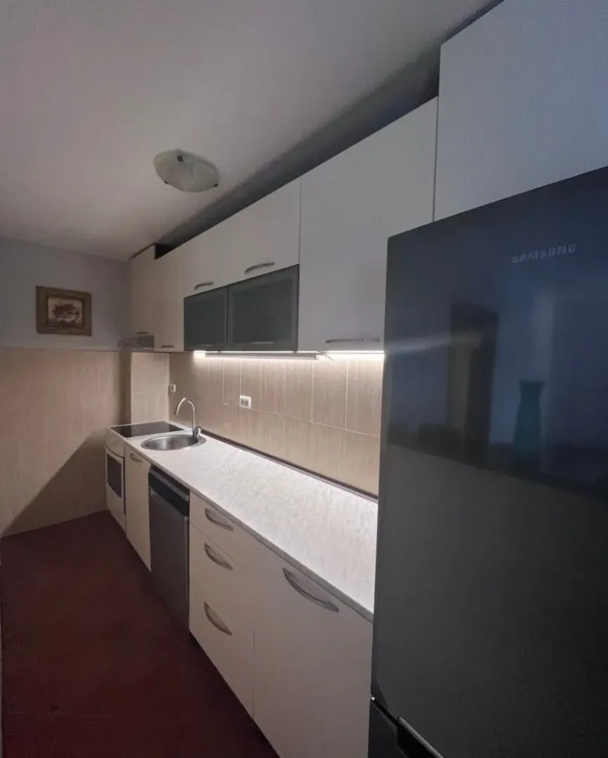 Izdavanje, dvosoban stan, 73m², Stari Aerodrom, Podgorica