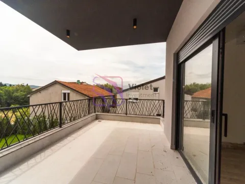 Sale, four bedroom apartment, 202m², Tološi, Podgorica - image 13