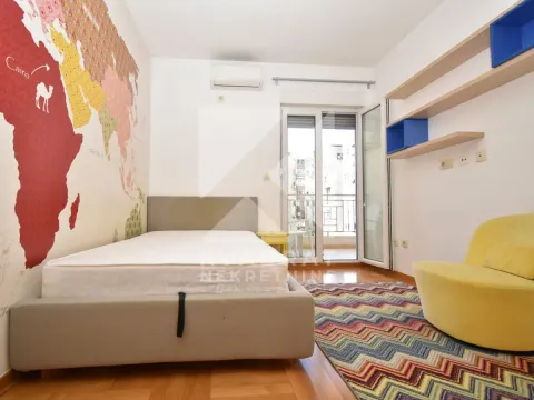 Izdavanje, trosoban stan, 100m², Blok 6, Podgorica - image 13