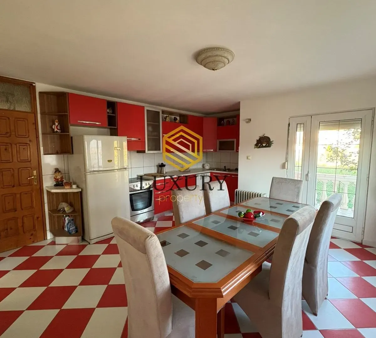 Rent, house, 350m², Zlatica, Podgorica