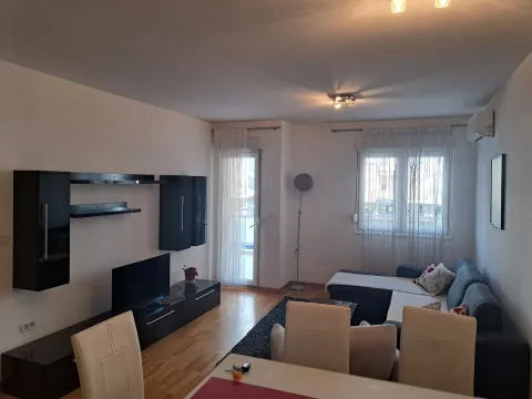 Izdavanje, dvosoban stan, 68m², City Kvart, Podgorica - image 2