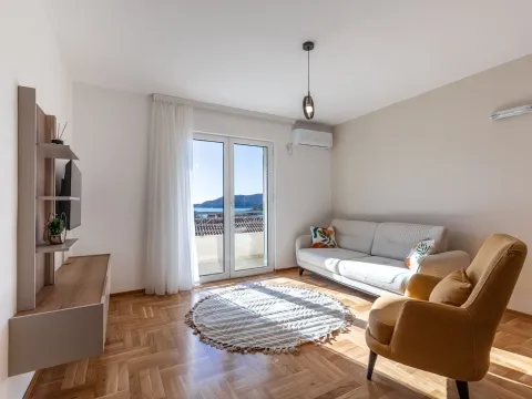 Sale, two bedroom apartment, 64m², Bečići, Budva - image 1