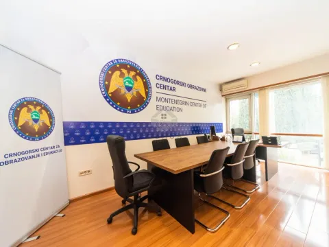 Izdavanje, poslovni prostor, 42m², Centar, Podgorica - image 7