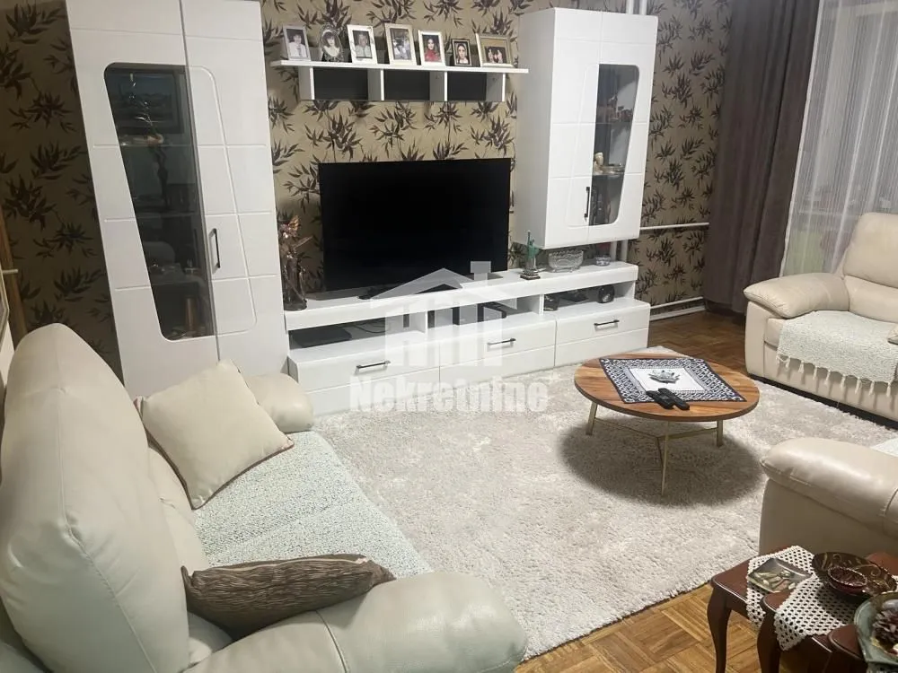 Prodaja, trosoban stan, 77m², Zemun Sve Podlokacije, Beograd