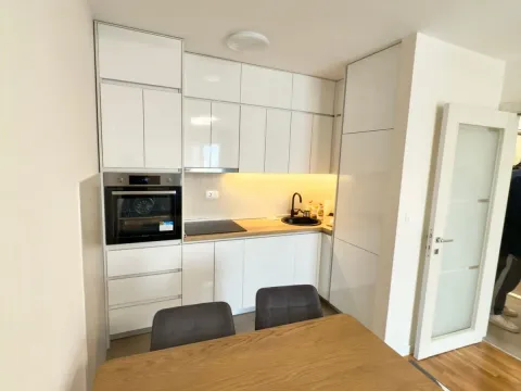 Izdavanje, jednosoban stan, 45m², Pobrežje, Podgorica - image 2