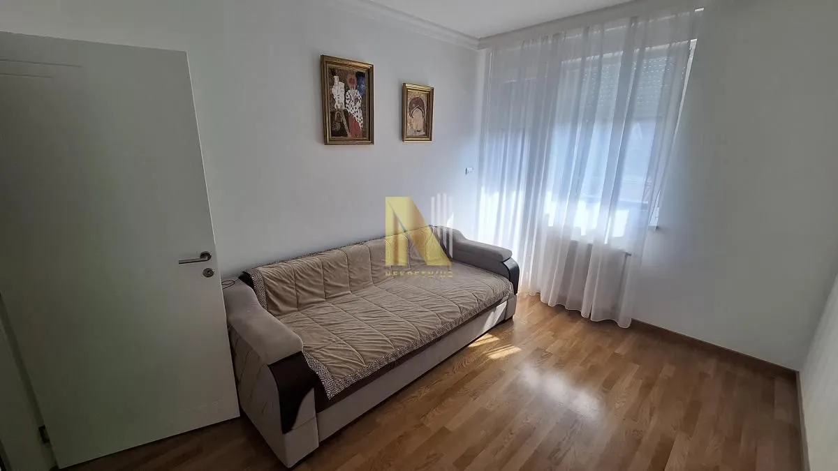 Izdavanje, trosoban stan, 70m², Novi Sad, Srbija