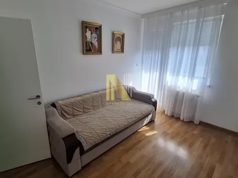 Izdavanje, trosoban stan, 70m², Novi Sad, Srbija - image 8