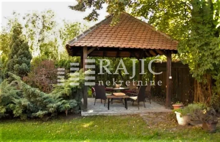 Izdavanje, četvorosoban stan, 123m², Savski Venac, Beograd