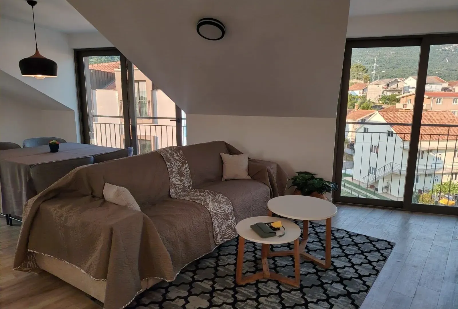 Prodaja, dvosoban stan, 85m², Tivat, Crna Gora